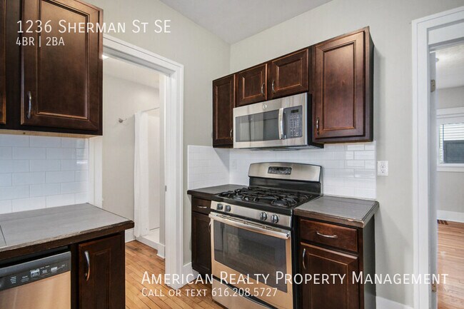 Building Photo - 1236 Sherman St SE