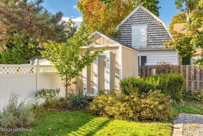 Building Photo - 14 Prospect Ave N