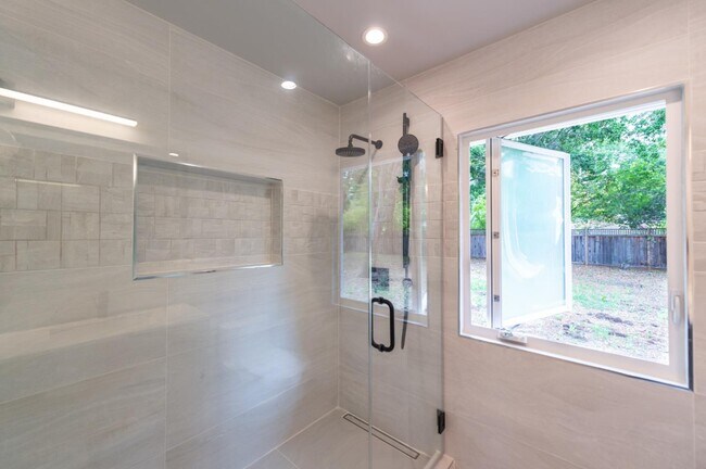 Building Photo - 9 Odell Pl