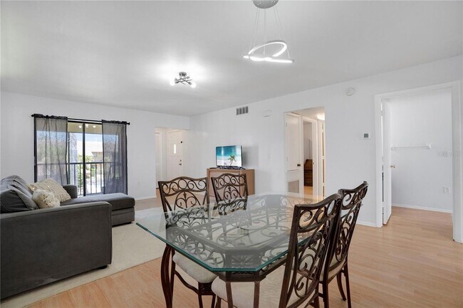 Building Photo - 2415 Bayshore Gardens Pkwy