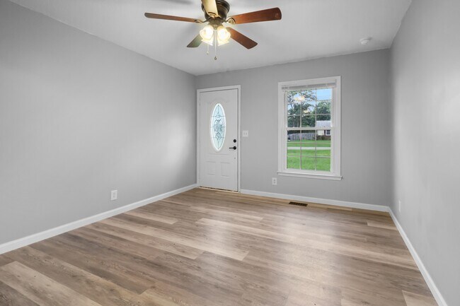 Building Photo - 2724 Ann Dr