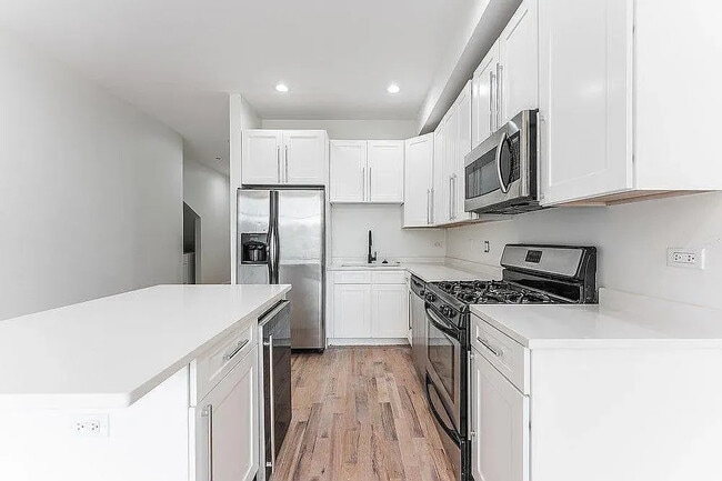 Building Photo - 5731 N Winthrop Ave