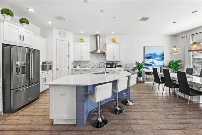 Building Photo - 8746 Crescendo Ave