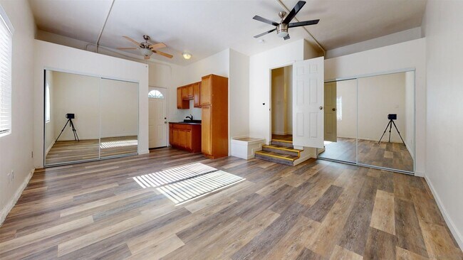 Building Photo - HUGE 8BD/4BA House on Mary Lane Dr!! POOL!...