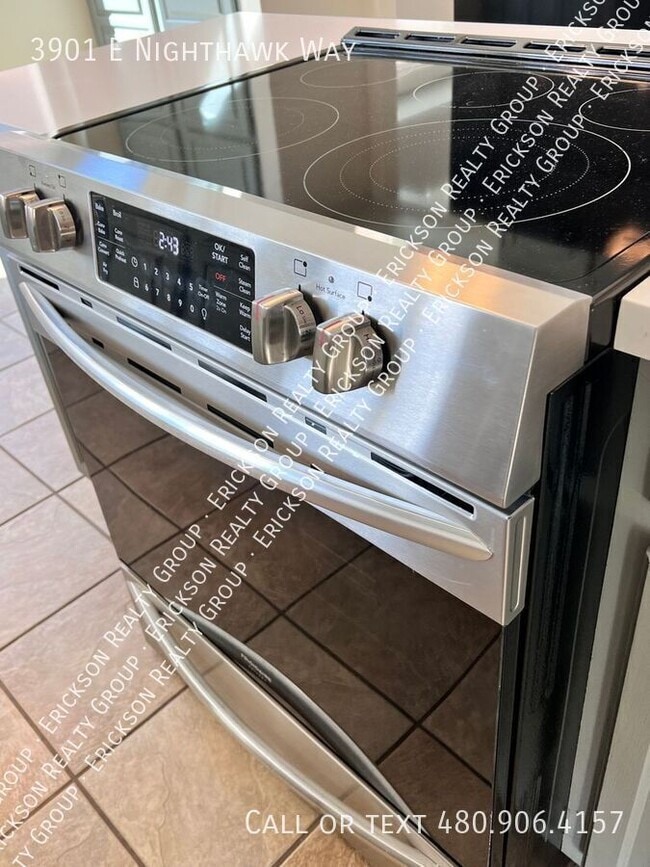 Building Photo - 3901 E Nighthawk Wy