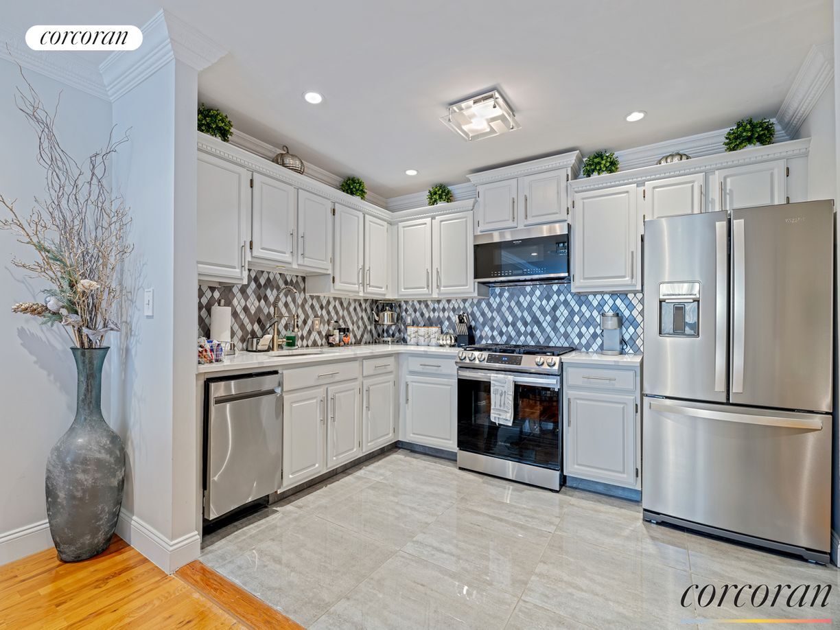 Building Photo - 328A Hart St