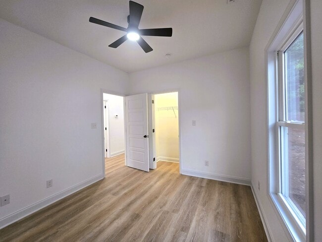 Building Photo - Beautiful new built three-bedroom, two-bat...