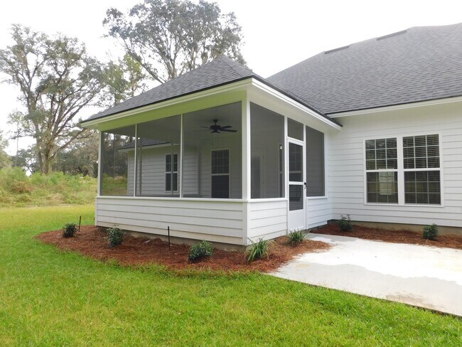 Building Photo - Grove Point Beauty