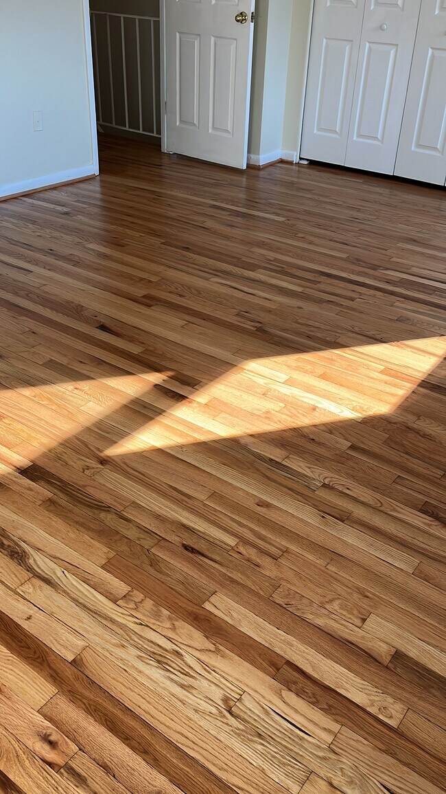 Building Photo - 2 Wimbledon Ln