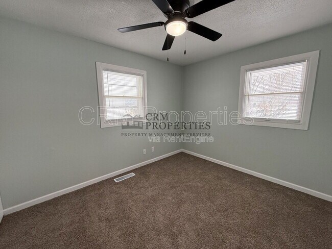 Building Photo - 800 Maumee Dr