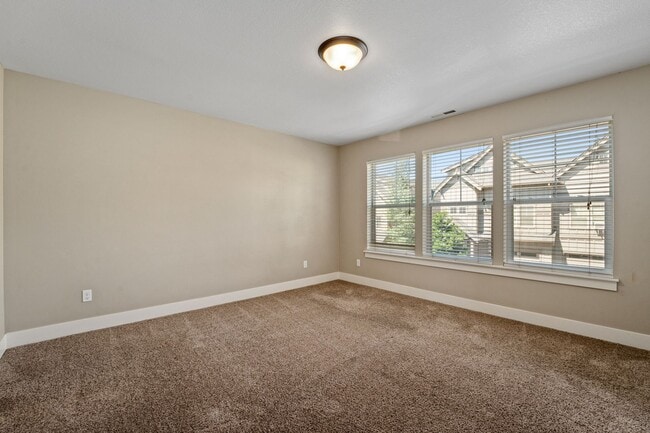 Building Photo - Close proximity to Old Mill District and downtown