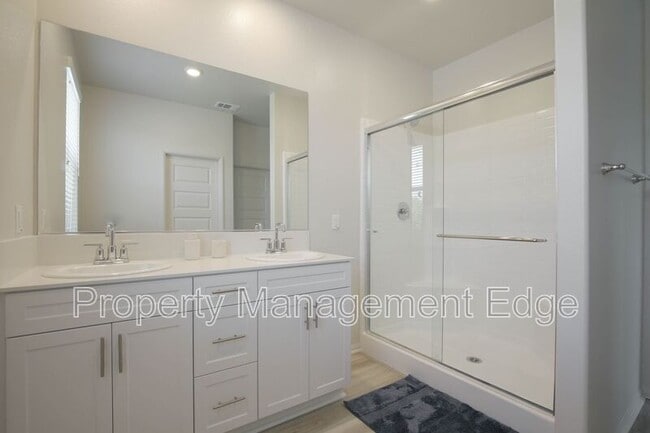 Building Photo - 40268 Birchfield Dr