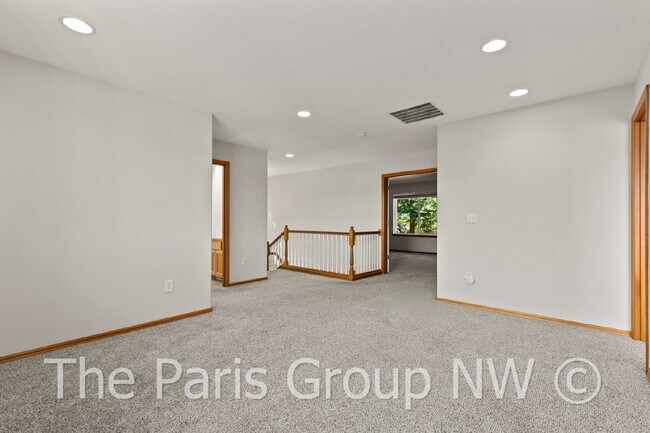 Building Photo - Beautiful Central Bothell Home. Great Floor Plan! Open Lvg Spaces, Office, Bonus Room  + XL Bedro...