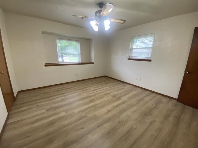 Building Photo - 1517 Essex Ct