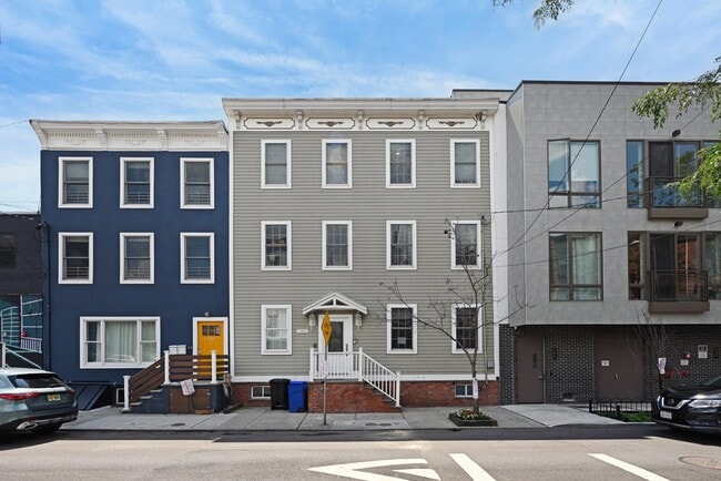 Building Photo - 385 1st St