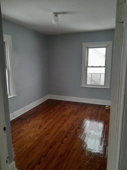 Building Photo - 118.5 Babcock St