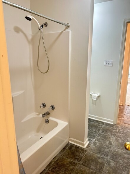 Building Photo - 211 Greenbriar Dr