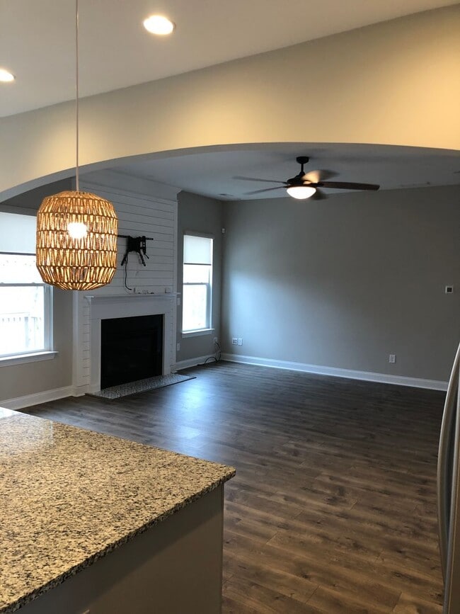 Building Photo - Beautiful like new home with full finished basement