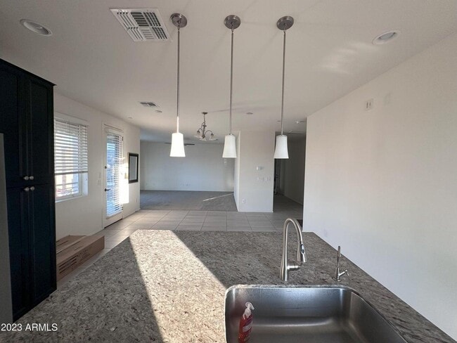 Building Photo - 1250 Abbey Ln