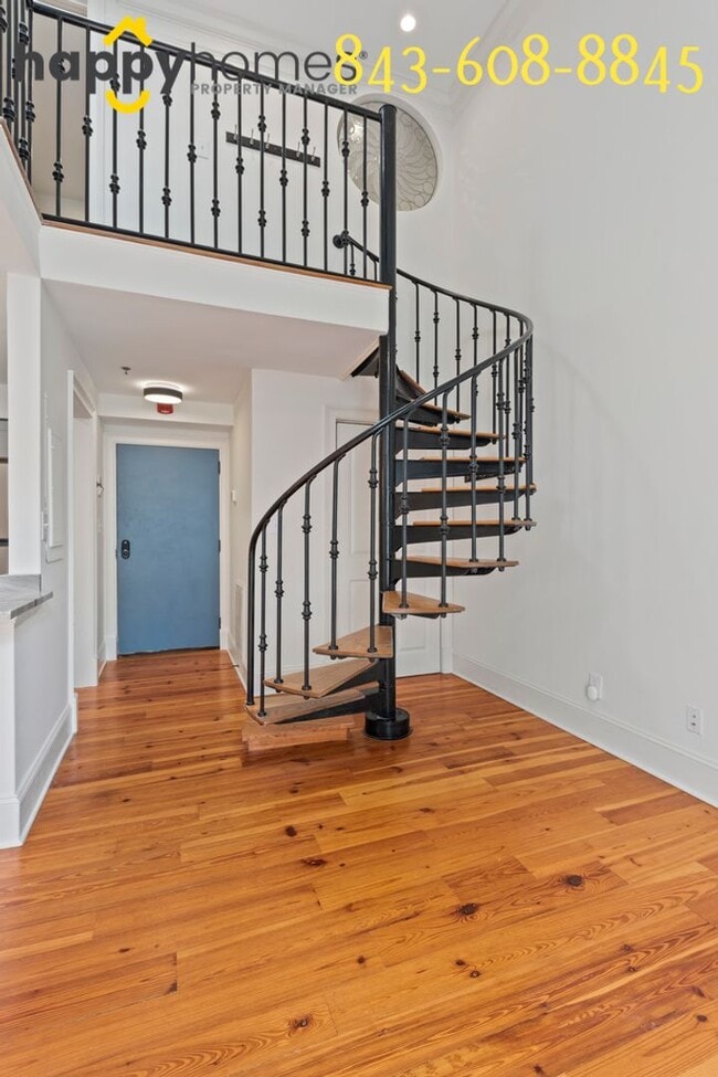 Building Photo - Charming 2/1 loft-style condo in the heart of Historic Downtown Charleston!