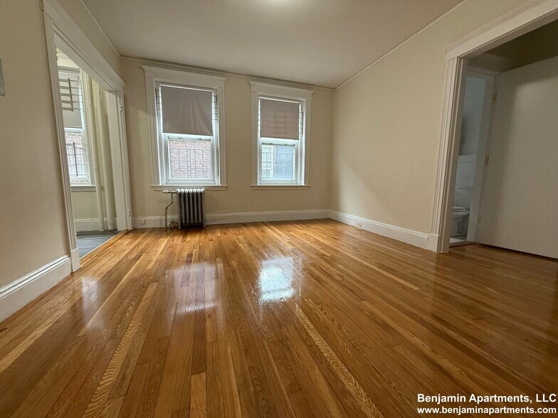 Building Photo - 165 Park Dr