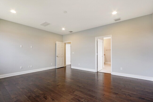 Building Photo - 1132 NW Demedici Rd