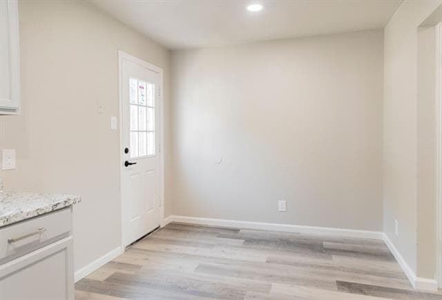 Building Photo - 5835 Shadydell Dr