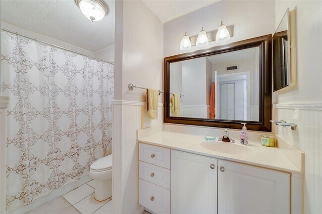 Building Photo - 512 Orange Dr