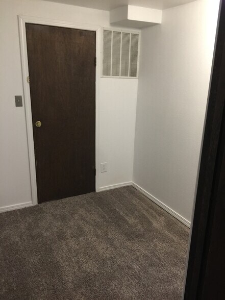 Downstairs common area - 2604 Tremont St