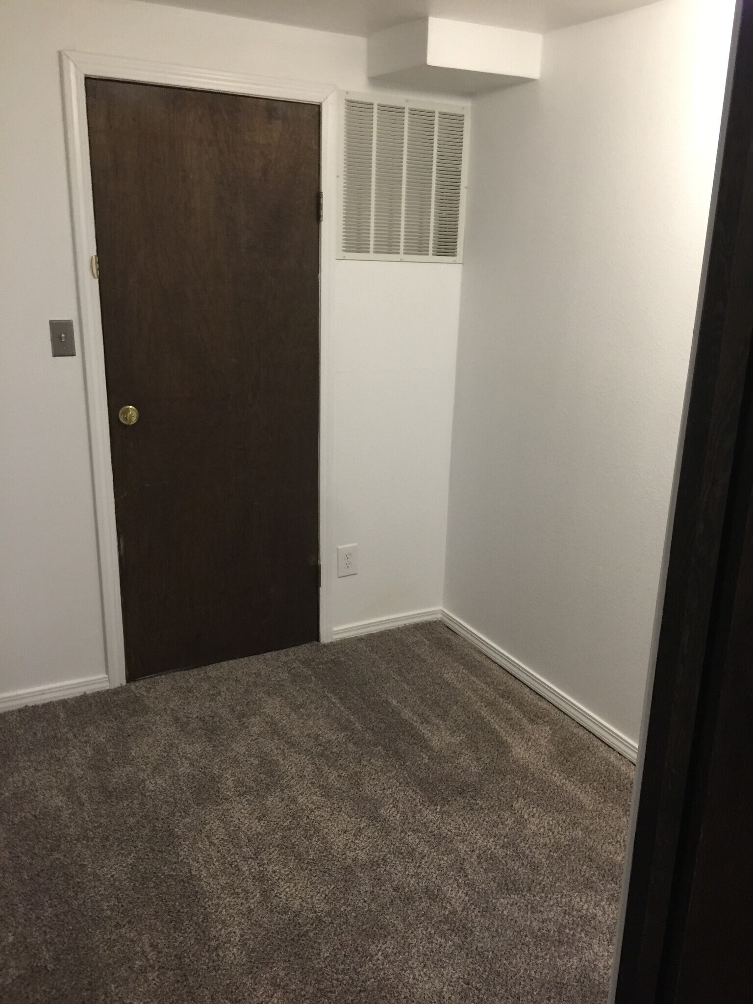 Downstairs common area - 2604 Tremont St