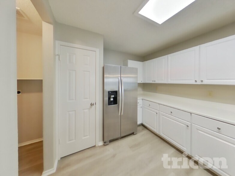 Building Photo - 8230 Longhorn Ridge Dr