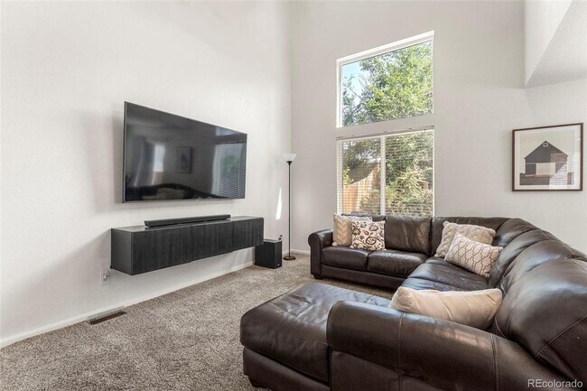Building Photo - 3 Bed Townhome with Large Backyard
