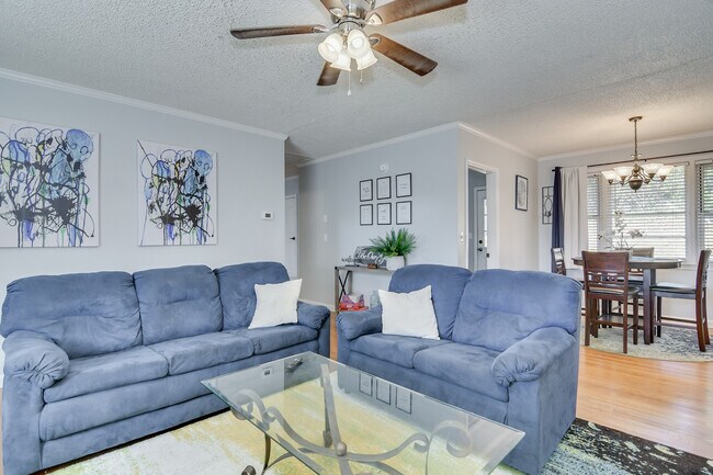 Building Photo - 1127 Magnolia Dr