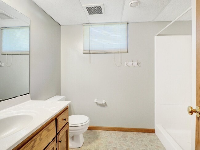 Building Photo - 3 bed Rambler on huge lot