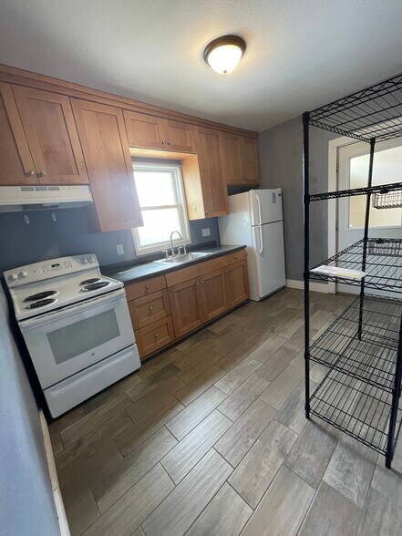 Building Photo - 513 4th Ave NW