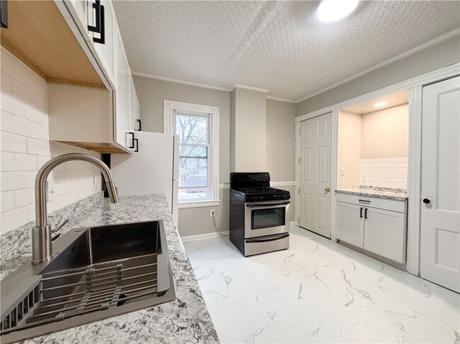 Building Photo - 102 Gregory St