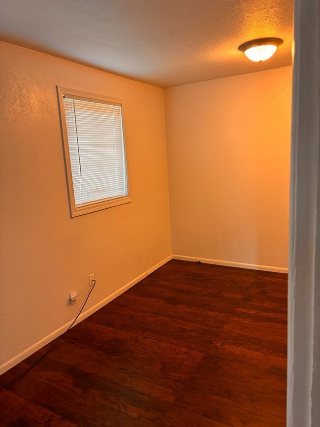 Building Photo - Turnagain 2 Bed / 1 Bath House!