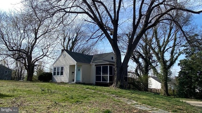 Building Photo - 3 Fairfax Cir