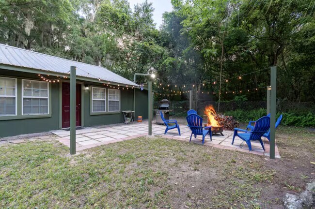 Building Photo - 2614 NW 8th St