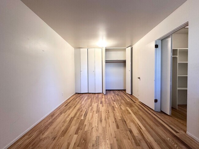 Building Photo - 2 Bed 1 Bath with Back Patio in Montavilla!