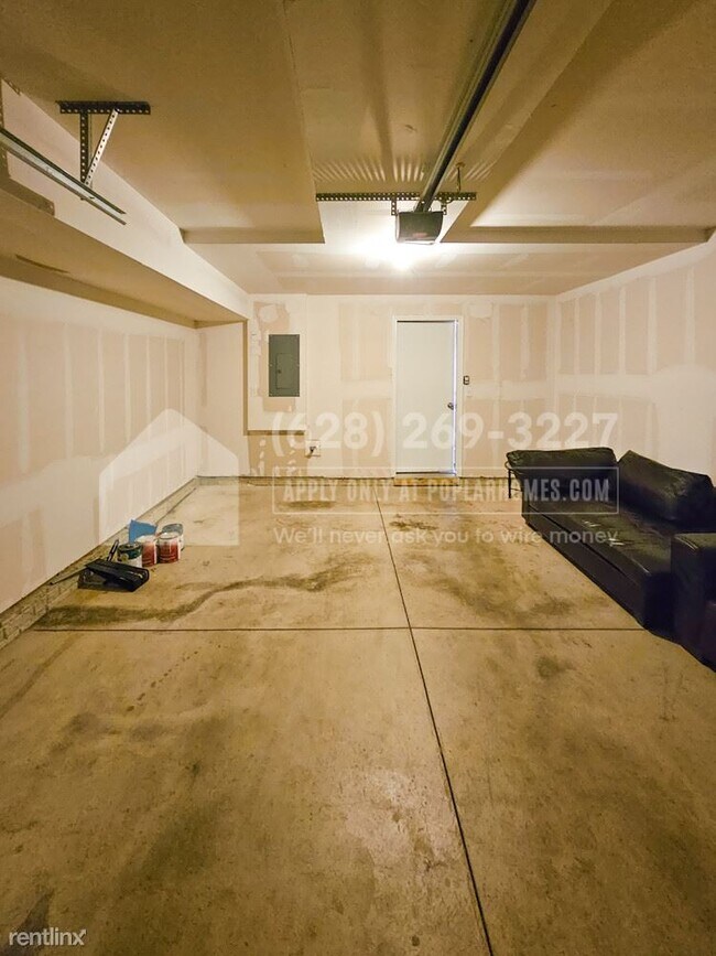 Building Photo - 2 br, 3 bath Townhome - 5927 Winberry Cree...