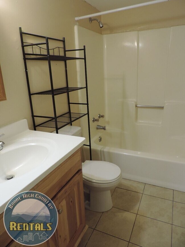 Building Photo - 2bd Condo With Great Location!