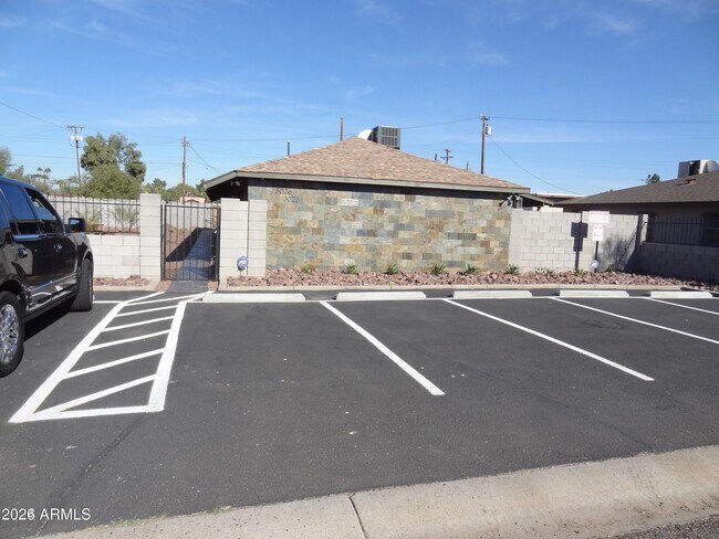 Building Photo - 3026 E Brill St
