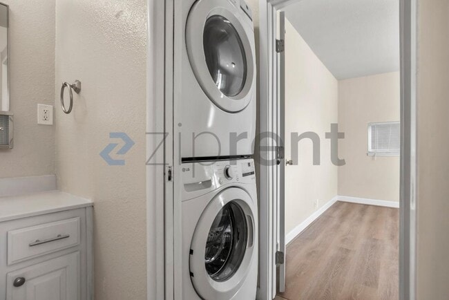 Building Photo - 1765 Landana Dr