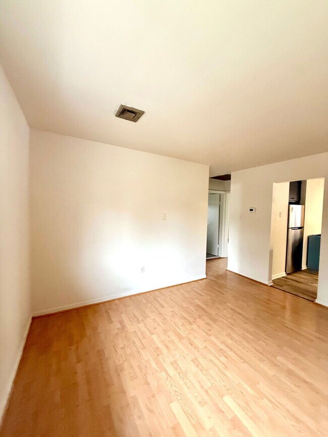 Building Photo - 33 Grandview Dr