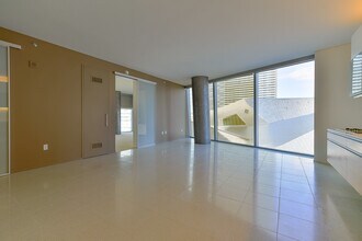 Building Photo - Veer Towers 602W-Strip and CityCenter View...
