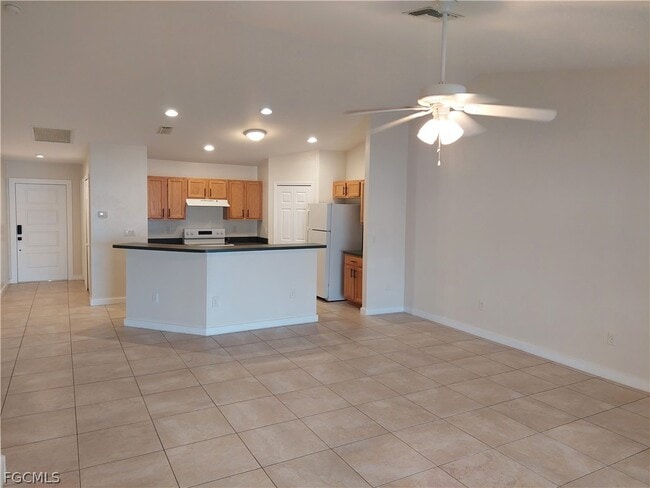 Building Photo - 611 SE 5th St