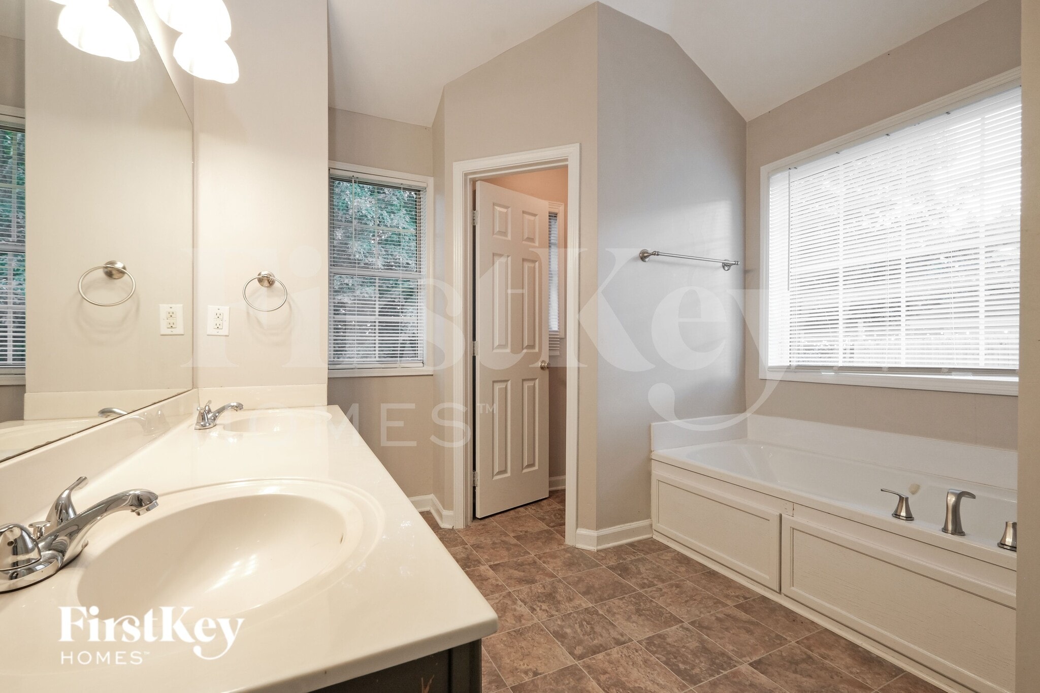 Building Photo - 3810 Riversong Dr NW