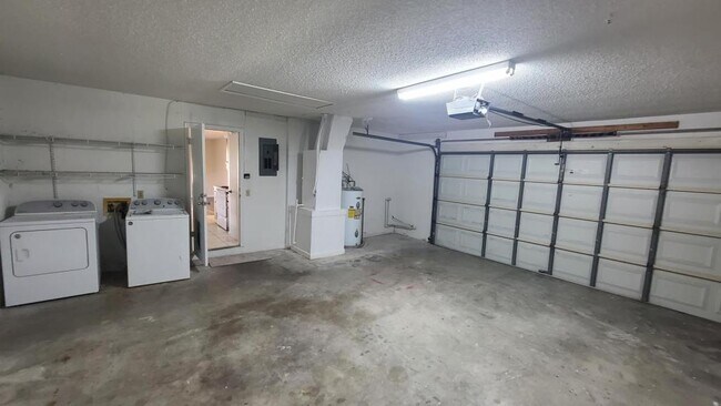 Building Photo - 231 Shore Ln