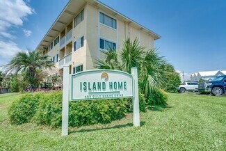 Building Photo - Walk to the Beach from this Ground Floor 1...